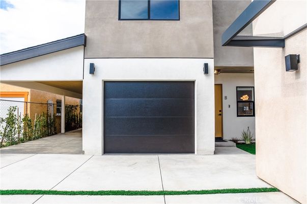 Attached, Exterior, Facade, Modern