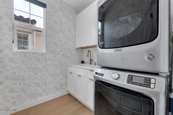 Interior, Kitchen, Washer, Wood Texture Flooring