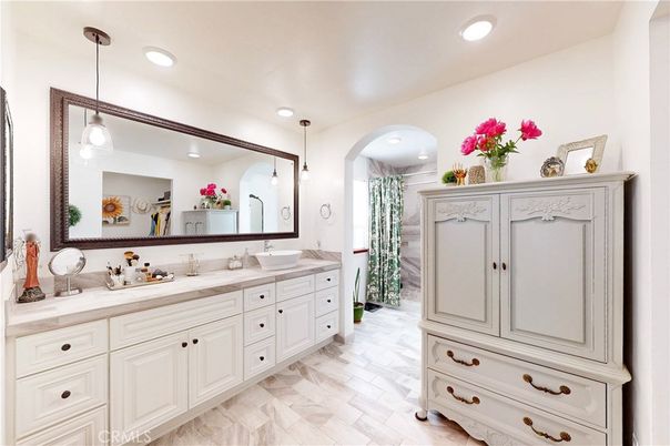 Bathroom, Dual Sink Vanities, Interior, Pendant Lights, Recessed Lighting