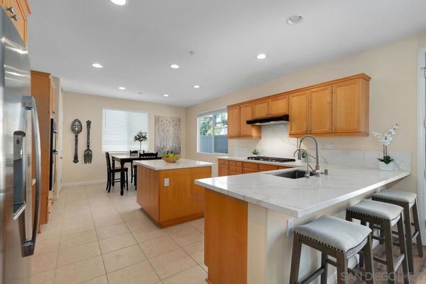 Dining room, Interior, Kitchen, Recessed Lighting, Stainless Steel Appliances