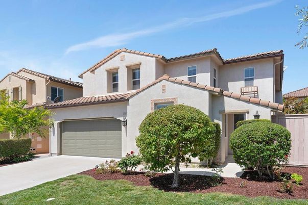 Attached, Exterior, Facade, Mediterranean