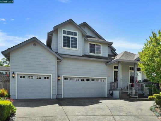 Attached, Exterior, Facade, American Craftsman