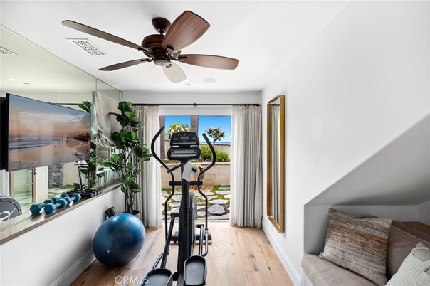 Fitness Equipment, Interior, Recessed Lighting, Wood Texture Flooring