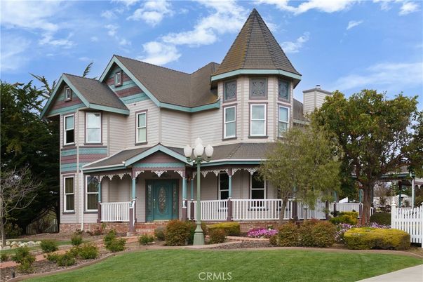 Exterior, Facade, Queen Anne Victorian