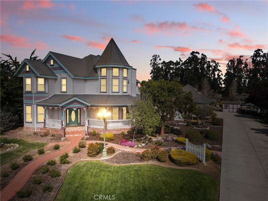Exterior, Facade, Queen Anne Victorian