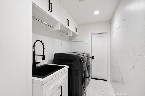 Interior, Marble, Recessed Lighting, Washer