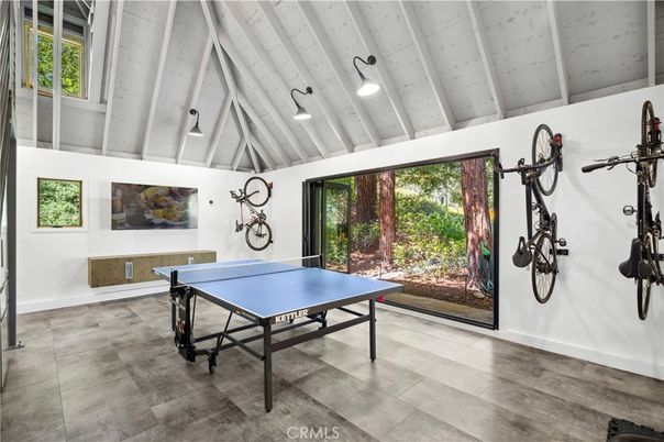 Game Room, Interior