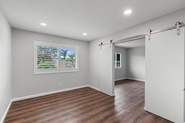 Empty room, Interior, Recessed Lighting, Wood Texture Flooring