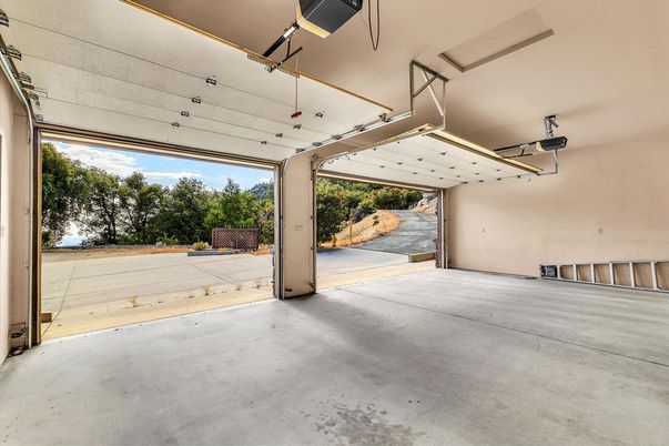 Exterior, Garage