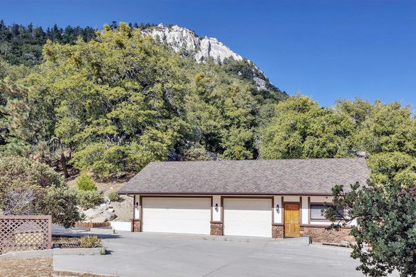 Attached, Exterior, Facade, Ranch