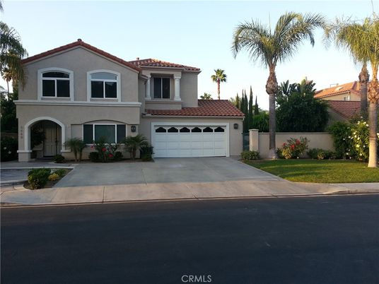 Attached, Exterior, Facade, Mediterranean