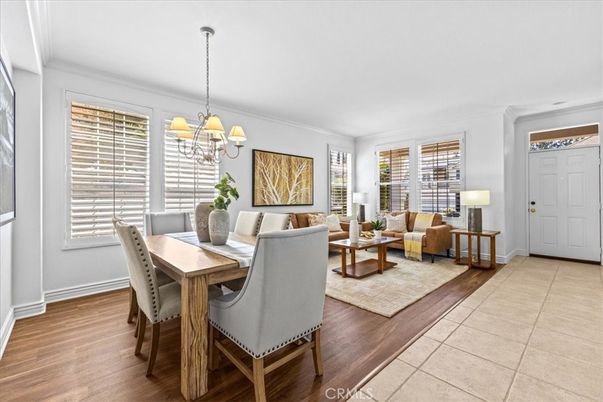 Chandelier, Dining room, Interior, Living room, Pendant Lights, Wood Texture Flooring