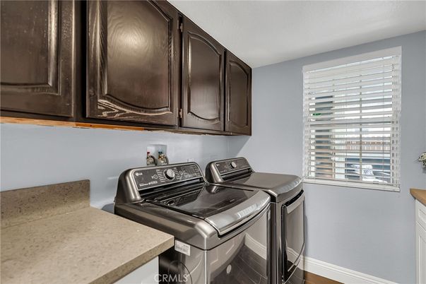 Interior, Washer, Wood Texture Flooring