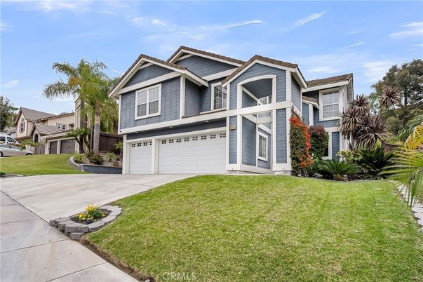 Attached, Exterior, Facade, American Craftsman