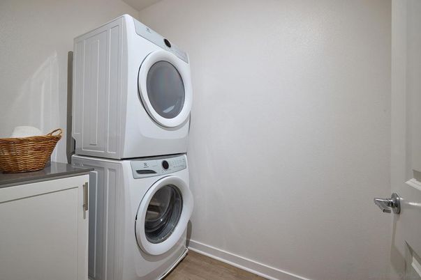Interior, Utility Closets, Washer, Wood Texture Flooring
