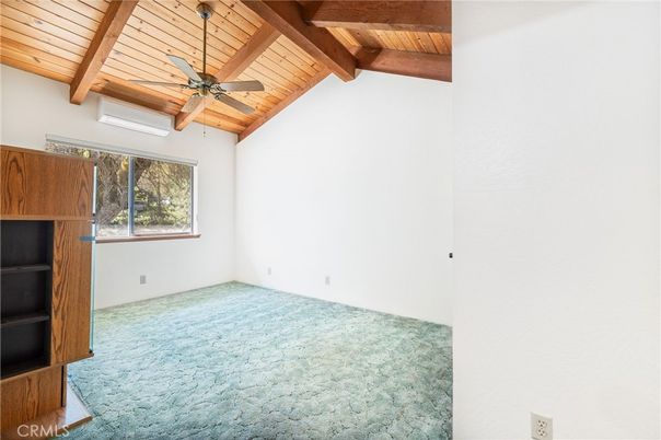 Empty room, Interior, Wooden Beams, Wooden Ceilings
