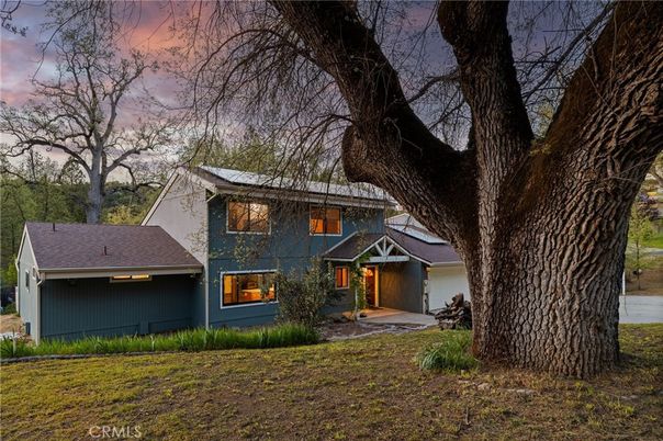 Attached, Backyard, Exterior, Facade, Split Level