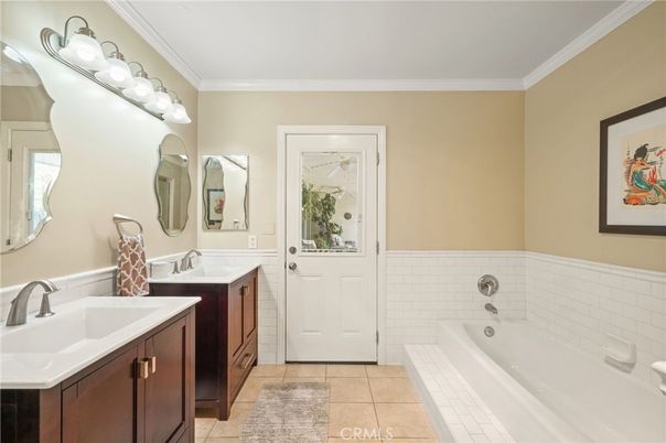 Bathroom, Dual Sink Vanities, Interior