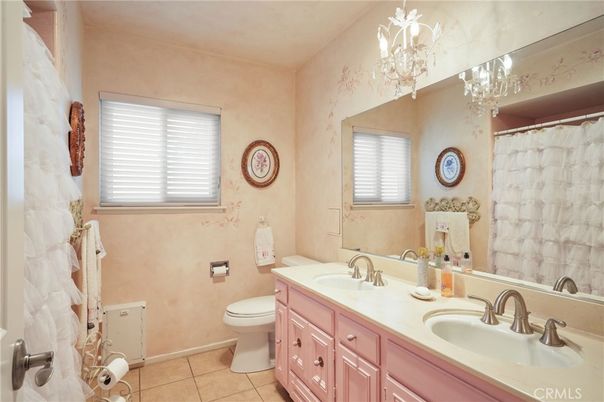 Bathroom, Dual Sink Vanities, Interior