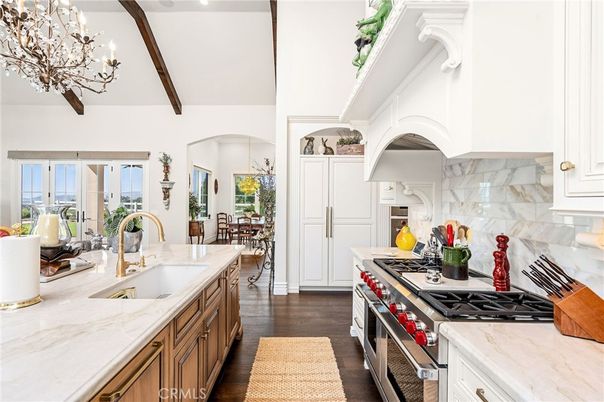 Chandelier, Dining room, Interior, Kitchen, Stainless Steel Appliances, Wooden Beams, Wood Texture Flooring