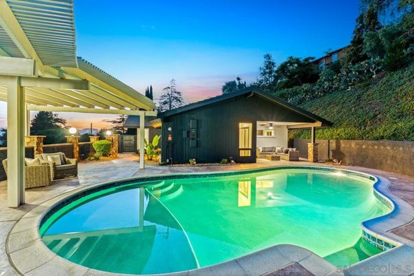 Exterior, Pool