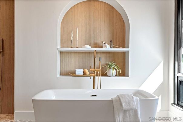Bathroom, Free Standing Baths, Interior