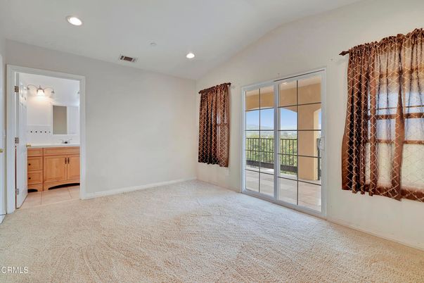 Bathroom, Empty room, Interior, Recessed Lighting