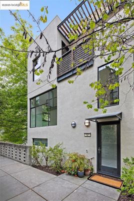 Exterior, Facade, Spanish Mediterranean