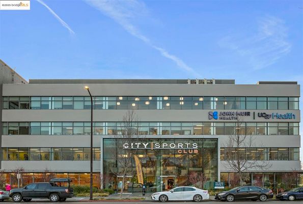 Exterior, Facade, Condo Building