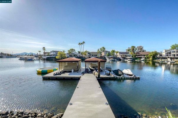 Exterior, Lake