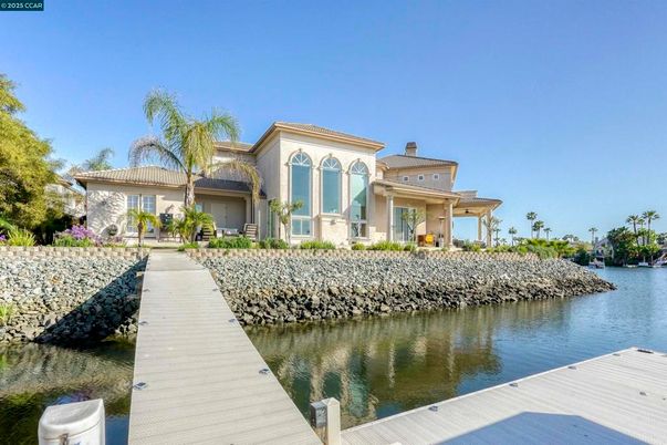 Exterior, Lake