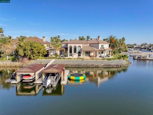 Exterior, Lake