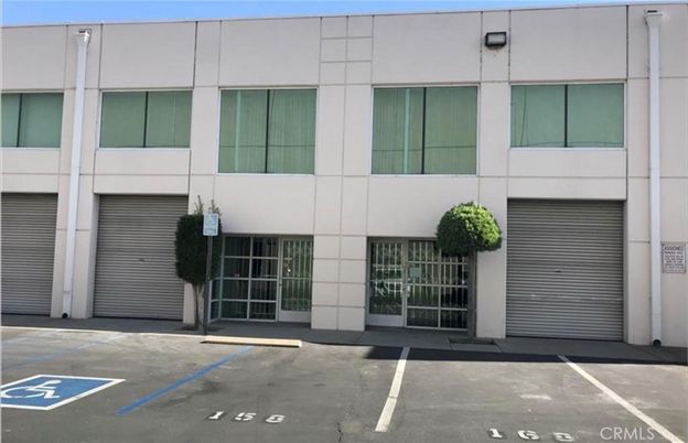 Attached, Exterior, Facade, None