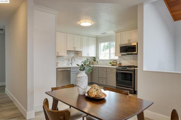 Dining room, Interior, Kitchen, Stainless Steel Appliances, Wood Texture Flooring