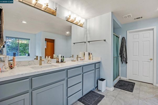 Bathroom, Dual Sink Vanities, Interior, Recessed Lighting