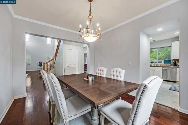 Chandelier, Dining room, Interior, Recessed Lighting, Wood Texture Flooring