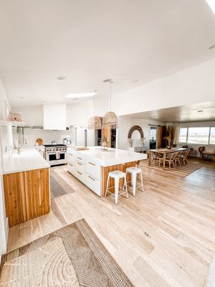 Dining room, Interior, Kitchen, Pendant Lights, Stainless Steel Appliances, Wood Texture Flooring