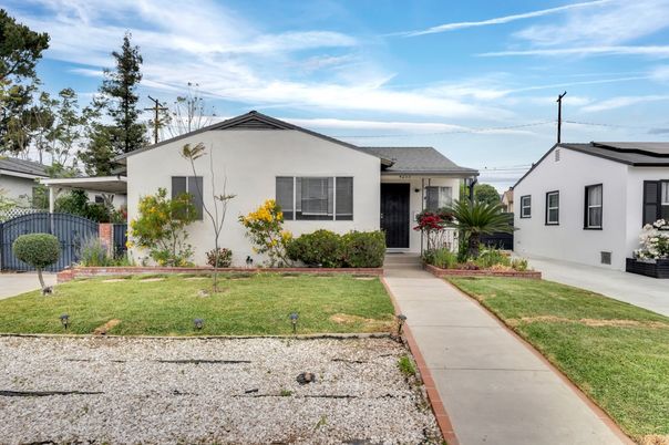 Backyard, Exterior, Facade, Ranch