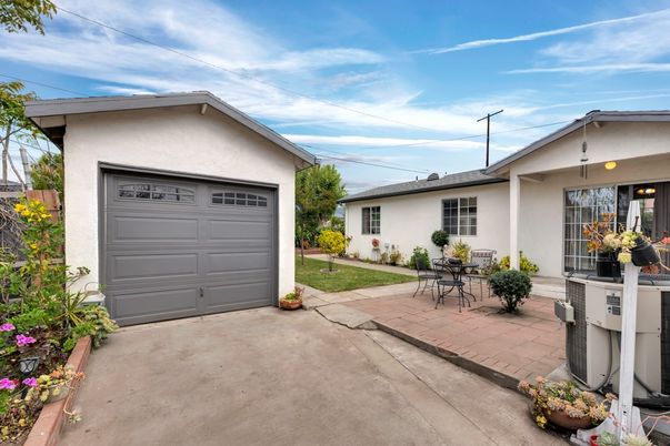 Detached Garage, Exterior