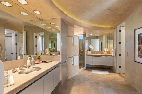 Bathroom, Dual Sink Vanities, Interior, Recessed Lighting
