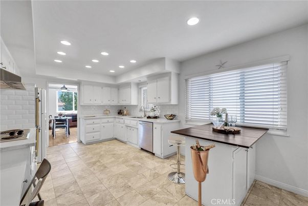 Dining room, Interior, Kitchen, Recessed Lighting, Stainless Steel Appliances