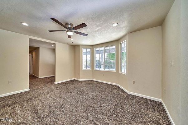 Empty room, Interior, Recessed Lighting