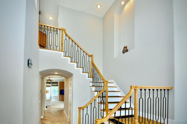 Interior, Recessed Lighting, Wood Texture Flooring