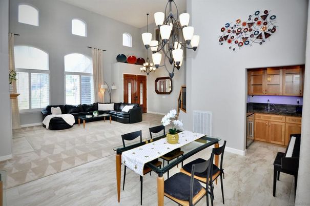 Chandelier, Dining room, Interior, Living room, Pendant Lights