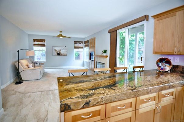 Dining room, Fireplace, Interior