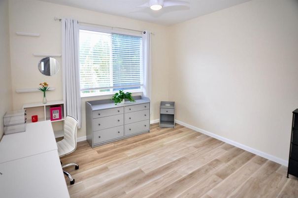 Home Office, Interior, Recessed Lighting, Wood Texture Flooring