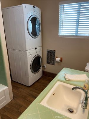 Interior, Utility Closets, Washer, Wood Texture Flooring