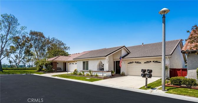 Attached, Exterior, Facade, Ranch