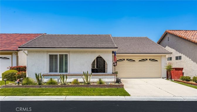 Attached, Exterior, Facade, Ranch