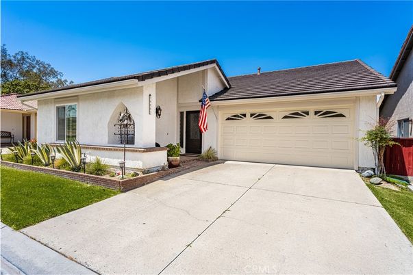 Attached, Exterior, Facade, Ranch